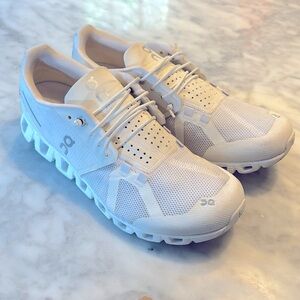 Women’s ON cloud JBC VI White running sneakers size 9.5